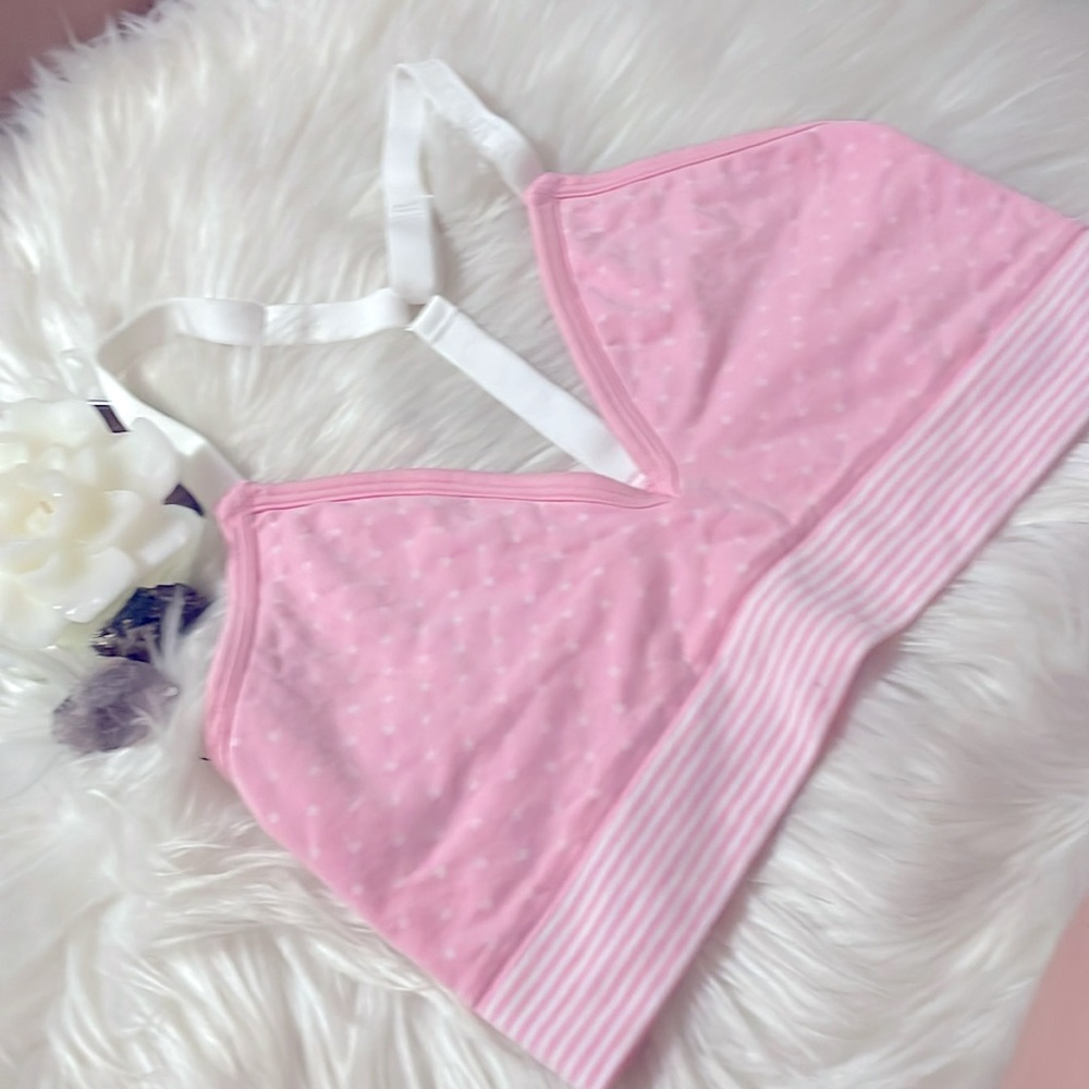 🎀👄 VICTORIA SECRET®️ Gorgeous Baby Pink and White Sports Bra 👄🎀
